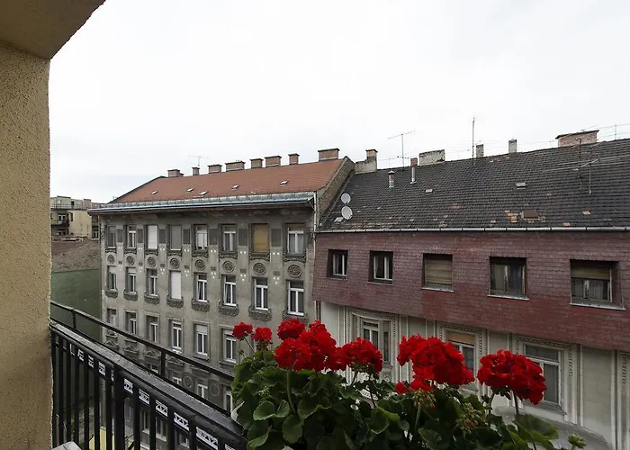 Monroe Central Budapest